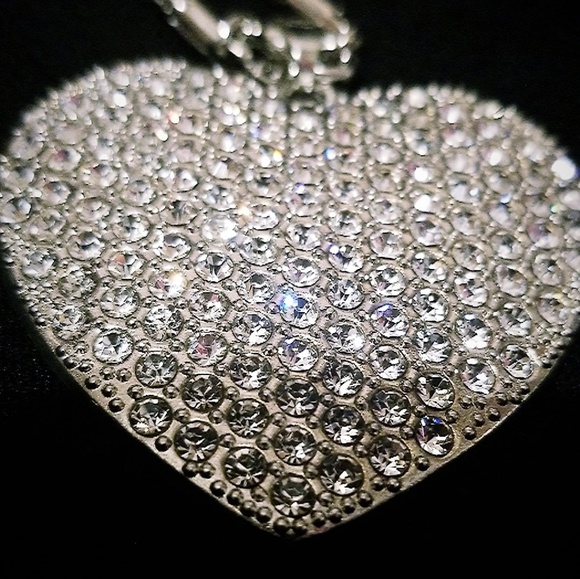 Boutique Jewelry - BIG HEART SPARKLY NECKLACE